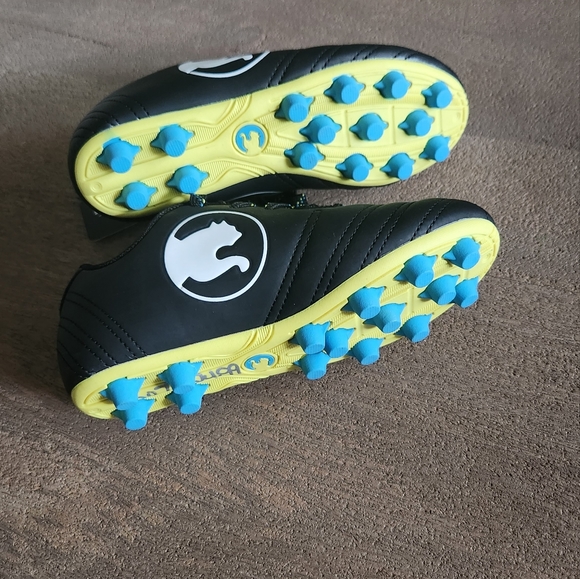 Soccer Shoes by Puma - Picture 4 of 4